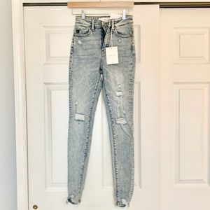 *NWT* KanCans Light Wash Cuffed Ankle Skinny Jean High Rise